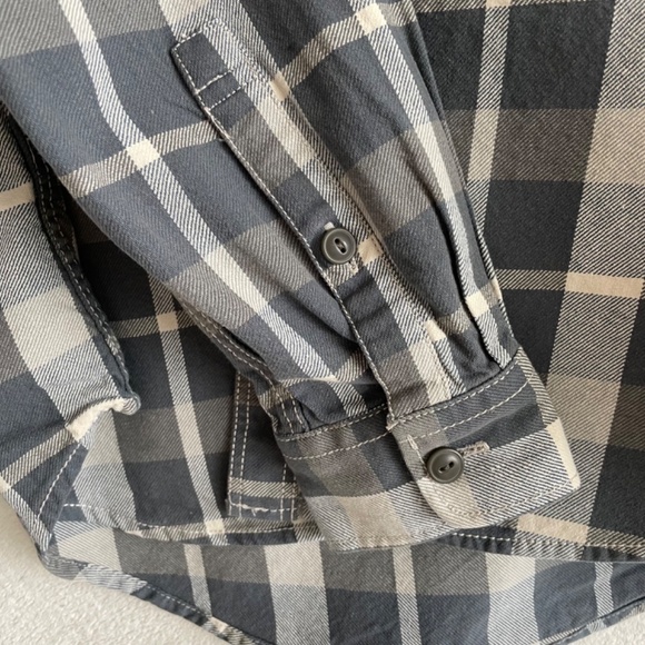 Eddie Bauer Flannel Classic Fit Casual Shirt. - Picture 5 of 10